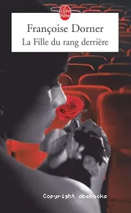 La fille du rang derrière