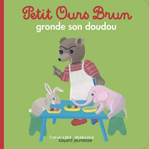 Petit Ours brun gronde son doudou